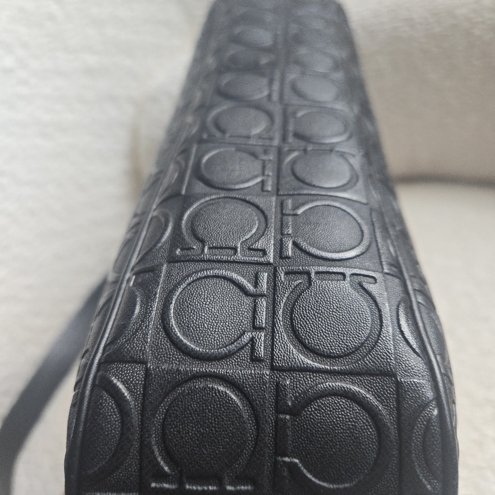 Salvatore Ferragamo Black Gancini Leather Shoulder Bag EUC - Picture 6 of 17